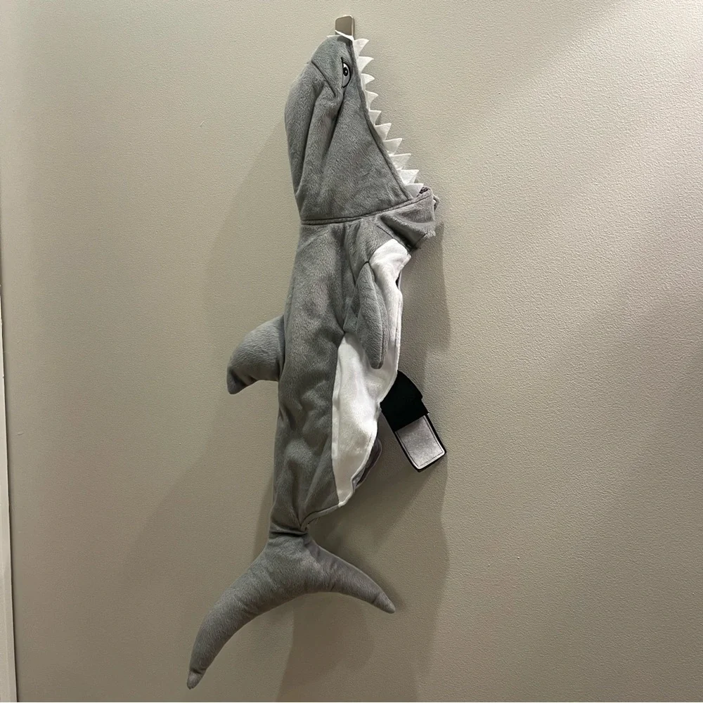 SHARK COSTUME LARGE GRAY & WHITE PLUSH DOG, PET COSTUME Halloween